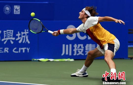 更为成熟地 更为成熟地